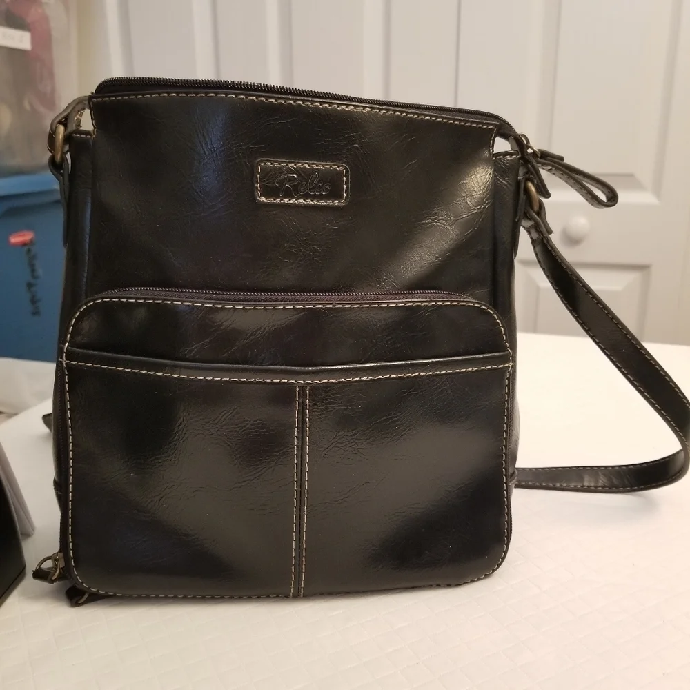 Relic Black Faux Leather Shoulder Handbag Purse 9.5x9x4 Credit Card Outside
